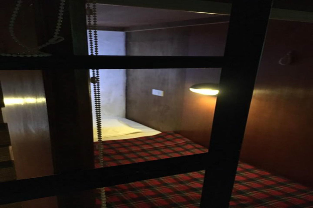 Wire Hostel Patong Екстер'єр фото