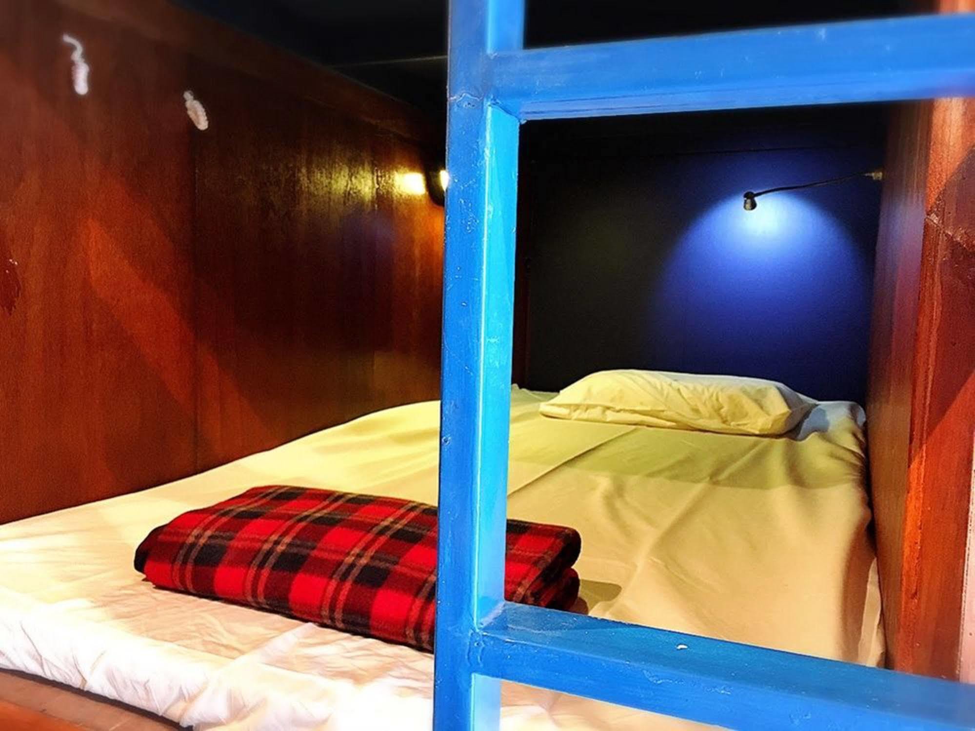 Wire Hostel Patong Екстер'єр фото