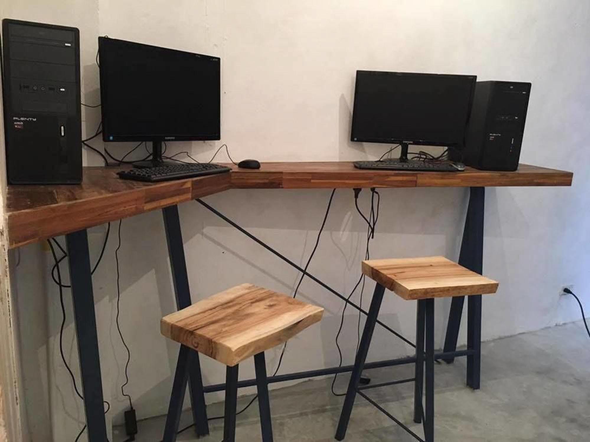 Wire Hostel Patong Екстер'єр фото